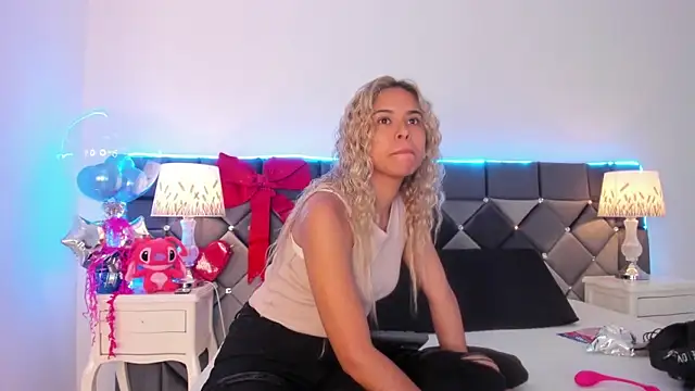  Giorgiina  online show from February 9, 2026, 12:14 pm