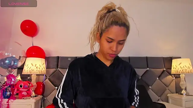  Giorgiina  online show from February 14, 2026, 12:27 pm