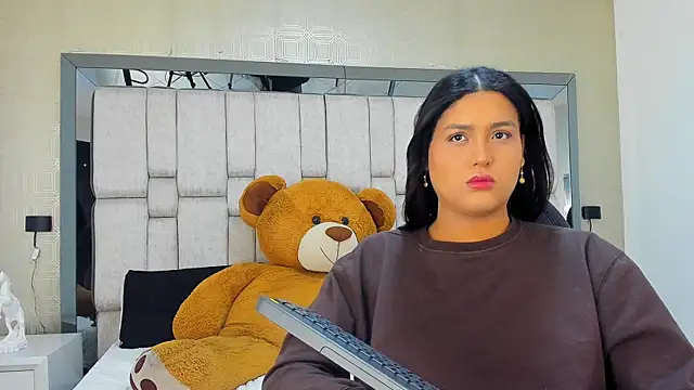 Snapshot of ValeryCooper18 chatting on February 17, 2026, 7:55 pm ValeryCooper18 online show from February 17, 2026, 7:55 pm