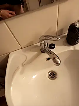 MalyHelikopter1234 online show from April 5, 2026, 1:12 am