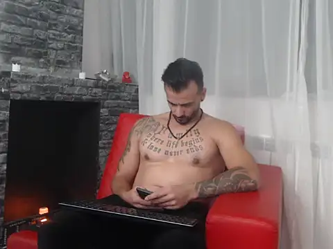 Snapshot of RyanxCole chatting on February 9, 2026, 12:25 pm RyanxCole online show from February 9, 2026, 12:25 pm