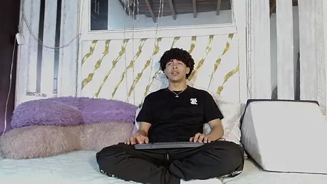 ian smith  online show from April 10, 2026, 12:01 pm