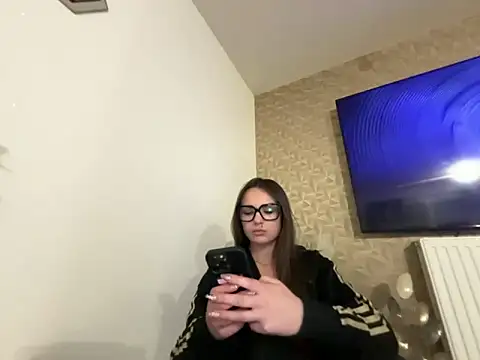 Snapshot of alixxxm7 chatting on February 21, 2026, 7:38 pm alixxxm7 online show from February 21, 2026, 7:38 pm