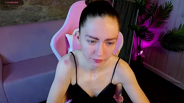 Snapshot of KristineValbuena chatting on February 17, 2026, 1:25 am KristineValbuena online show from February 17, 2026, 1:25 am