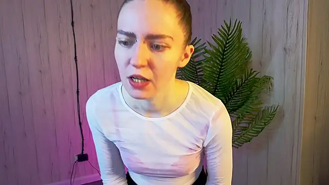 Snapshot of KristineValbuena chatting on February 19, 2026, 1:24 am KristineValbuena online show from February 19, 2026, 1:24 am