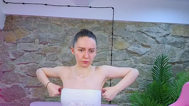 Snapshot of KristineValbuena chatting on February 5, 2026, 3:24 am KristineValbuena online show from February 5, 2026, 3:24 am