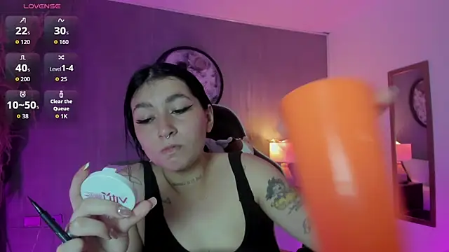 Snapshot of charlottee27_ chatting on May 27, 2026, 2:08 am charlottee27 online show from May 27, 2026, 2:08 am