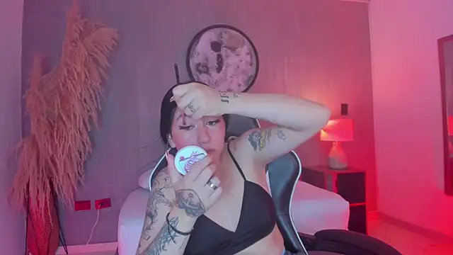 Snapshot of charlottee27_ chatting on May 23, 2026, 2:32 am charlottee27 online show from May 23, 2026, 2:32 am