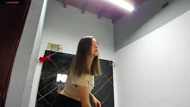 Snapshot of Ana-Spencer chatting on April 4, 2026, 1:06 pm Ana-Spencer online show from April 4, 2026, 1:06 pm