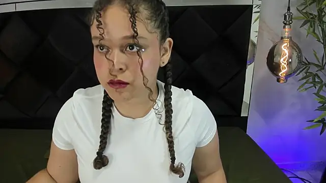 IrinaVoshh  online show from March 12, 2026, 7:07 pm