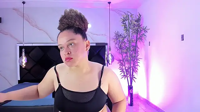 IrinaVoshh  online show from April 18, 2026, 7:07 pm