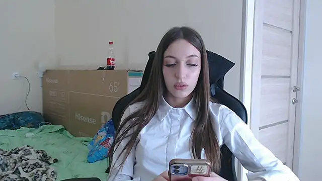 CutieWorm online show from February 18, 2026, 11:06 am