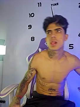 Snapshot of miguel_aguirre_ chatting on February 20, 2026, 12:51 pm miguel aguirre online show from February 20, 2026, 12:51 pm