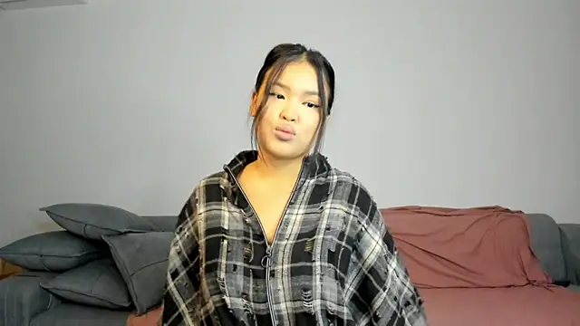 Snapshot of luna_yum chatting on February 8, 2026, 2:15 pm luna yum online show from February 8, 2026, 2:15 pm