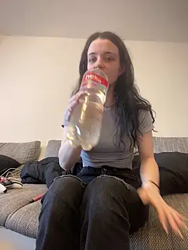 LeonieClaire online show from March 7, 2026, 12:21 pm