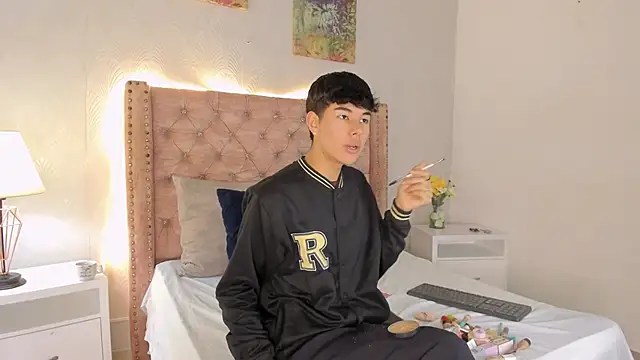 noah lewiss online show from February 13, 2026, 10:37 am