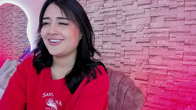 Elarossie online show from February 15, 2026, 2:56 am