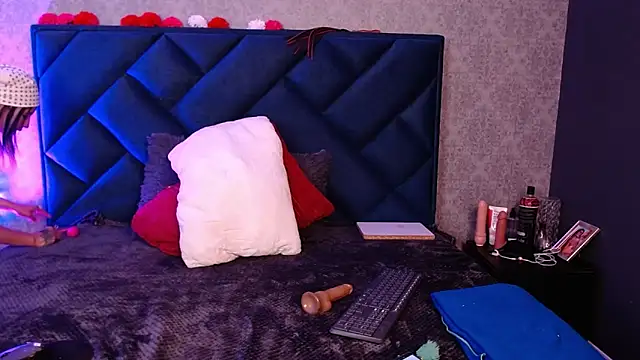 Lia tomson online show from March 17, 2026, 6:00 pm