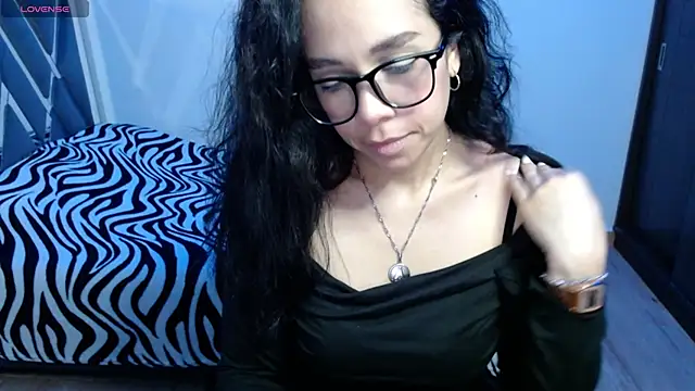 Snapshot of paula_lopez__ chatting on May 29, 2026, 10:38 pm paula lopez online show from May 29, 2026, 10:38 pm