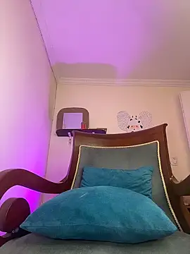 LilaRvsh online show from April 13, 2026, 5:17 pm