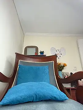 LilaRvsh online show from April 15, 2026, 5:17 pm