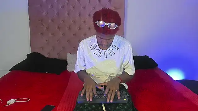 im oleiderr online show from April 25, 2026, 7:44 pm