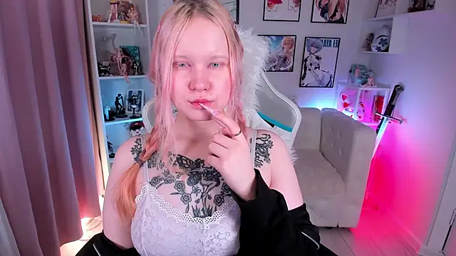 AnnieVibe online show from April 6, 2026, 5:36 pm