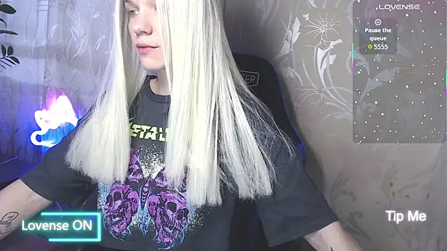 Snapshot of Shiny_Victoria chatting on May 9, 2026, 8:18 am Shiny Victoria online show from May 9, 2026, 8:18 am