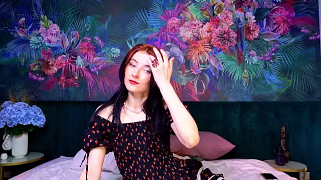 NicoleLuxe online show from June 4, 2026, 6:23 pm
