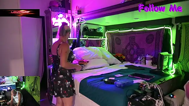Katycouple69 online show from May 22, 2026, 11:58 pm