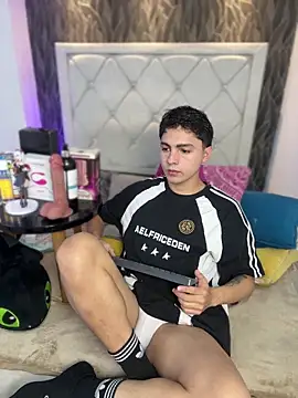 Samu Hott online show from February 11, 2026, 8:20 pm