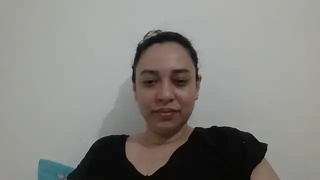 Snapshot of risitos23 chatting on July 4, 2026, 6:53 am risitos23 online show from July 4, 2026, 6:53 am