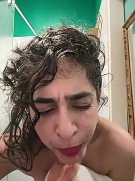 Snapshot of notyourtypicalAnna chatting on February 4, 2026, 5:13 am notyourtypicalAnna online show from February 4, 2026, 5:13 am