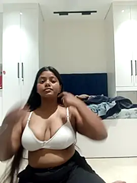 Snapshot of Sunitak450 chatting on February 13, 2026, 2:39 pm Sunitak450 online show from February 13, 2026, 2:39 pm