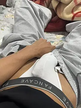 Snapshot of gold221298 chatting on February 18, 2026, 5:27 am gold221298 online show from February 18, 2026, 5:27 am