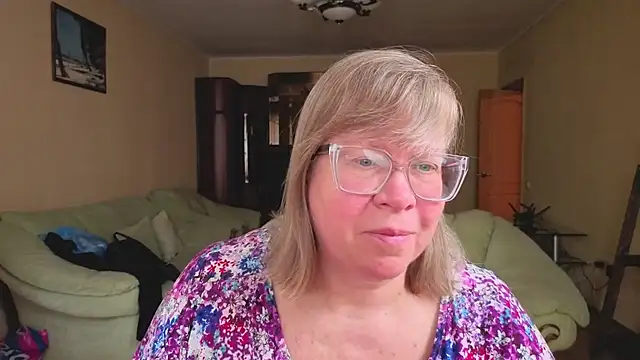 Snapshot of Emma_Eclipsee chatting on February 9, 2026, 7:28 am Emma Eclipsee online show from February 9, 2026, 7:28 am