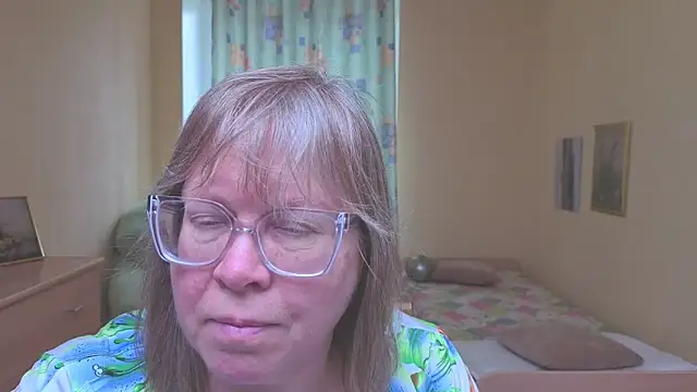 Snapshot of Emma_Eclipsee chatting on April 4, 2026, 10:55 am Emma Eclipsee online show from April 4, 2026, 10:55 am