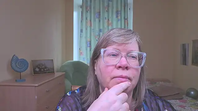 Snapshot of Emma_Eclipsee chatting on March 4, 2026, 10:45 am Emma Eclipsee online show from March 4, 2026, 10:45 am