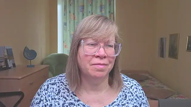 Snapshot of Emma_Eclipsee chatting on February 16, 2026, 7:29 am Emma Eclipsee online show from February 16, 2026, 7:29 am