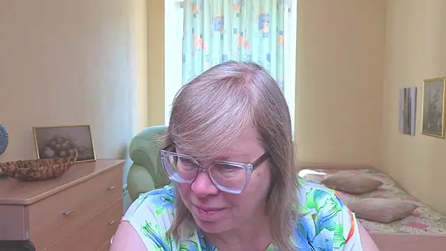 Snapshot of Emma_Eclipsee chatting on April 10, 2026, 8:32 am Emma Eclipsee online show from April 10, 2026, 8:32 am