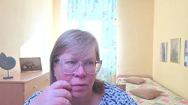 Snapshot of Emma_Eclipsee chatting on February 27, 2026, 10:48 am Emma Eclipsee online show from February 27, 2026, 10:48 am