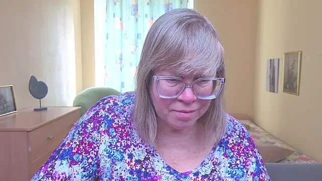 Snapshot of Emma_Eclipsee chatting on February 6, 2026, 9:27 am Emma Eclipsee online show from February 6, 2026, 9:27 am