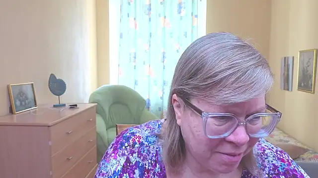 Snapshot of Emma_Eclipsee chatting on February 10, 2026, 7:29 am Emma Eclipsee online show from February 10, 2026, 7:29 am