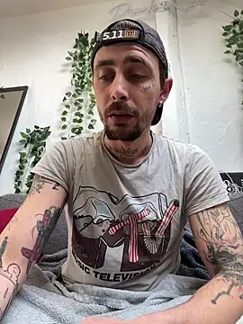 Snapshot of Piratee666 chatting on March 5, 2026, 8:33 am Piratee666 online show from March 5, 2026, 8:33 am