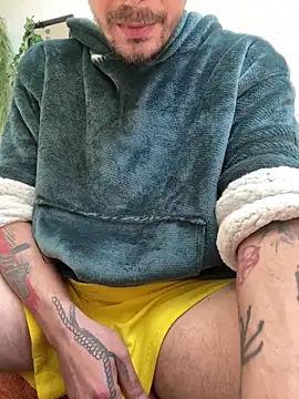 Snapshot of Piratee666 chatting on April 7, 2026, 7:32 am Piratee666 online show from April 7, 2026, 7:32 am