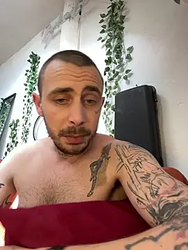 Snapshot of Piratee666 chatting on April 10, 2026, 12:01 pm Piratee666 online show from April 10, 2026, 12:01 pm