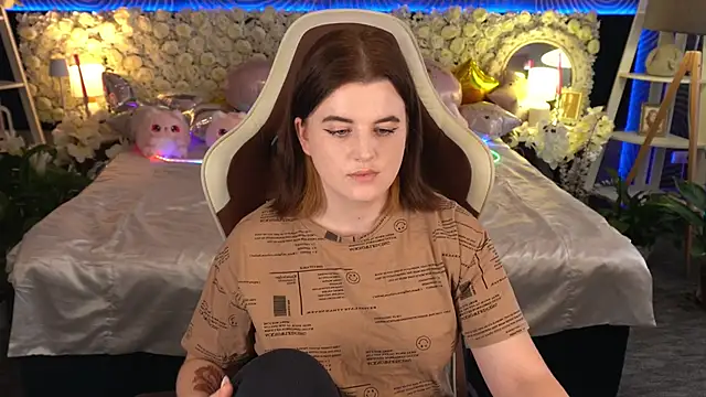 KristiFoxy online show from May 24, 2026, 12:38 pm
