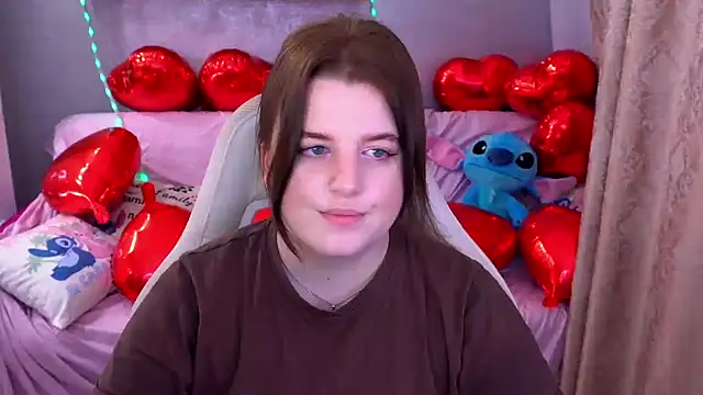 Snapshot of KristiFoxy chatting on February 9, 2026, 6:22 am KristiFoxy online show from February 9, 2026, 6:22 am