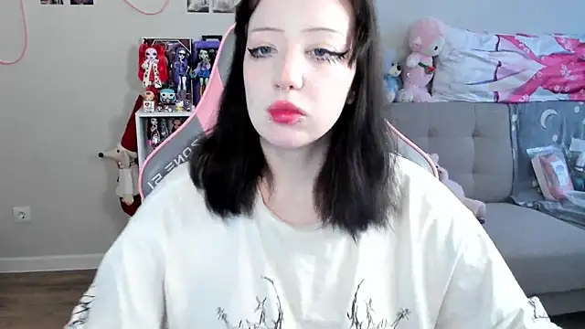 MollysLand online show from April 16, 2026, 9:32 am