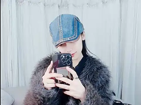 Snapshot of HUIZI8 chatting on February 4, 2026, 12:44 pm HUIZI8 online show from February 4, 2026, 12:44 pm